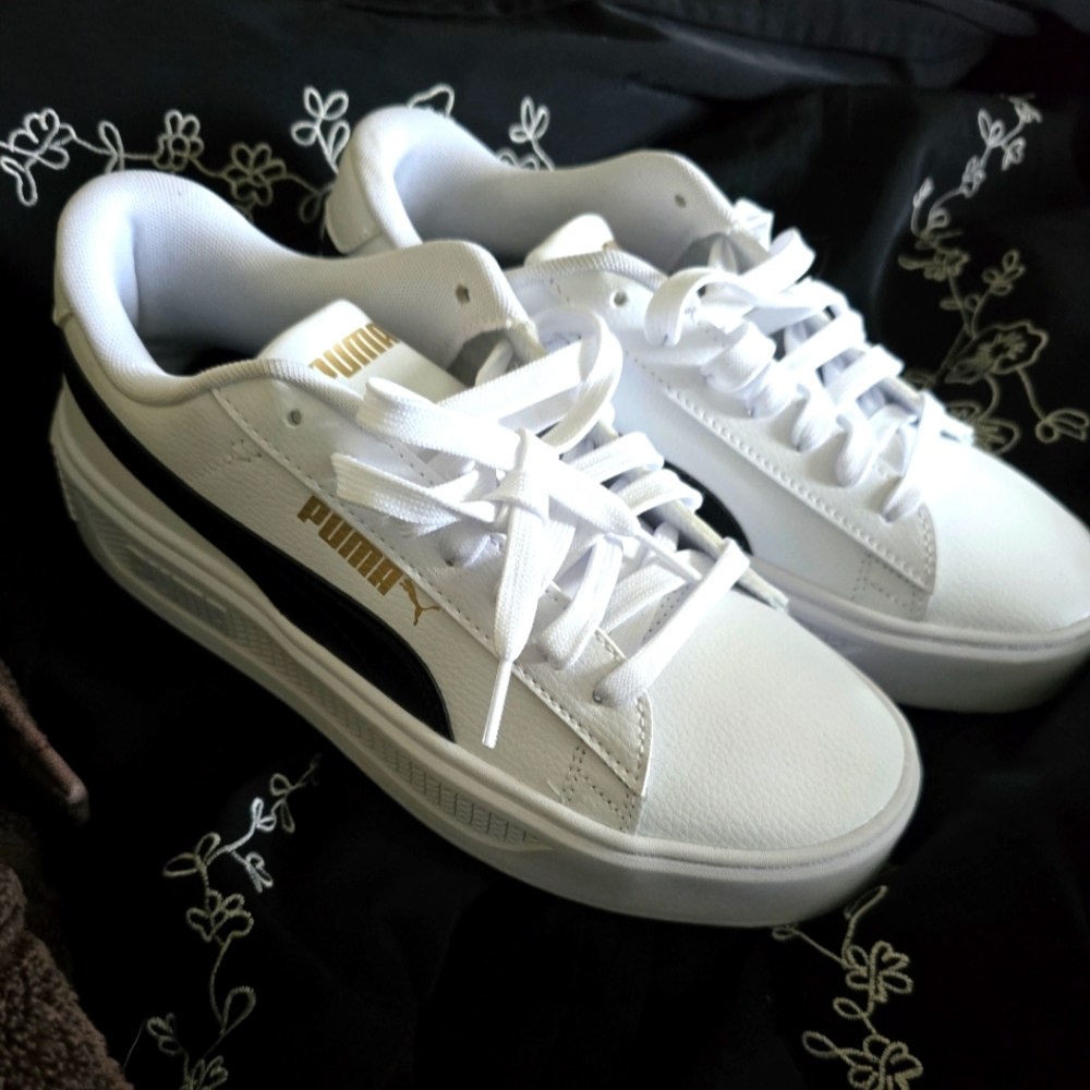 NWT Puma Smash Platform V3 Sneaker